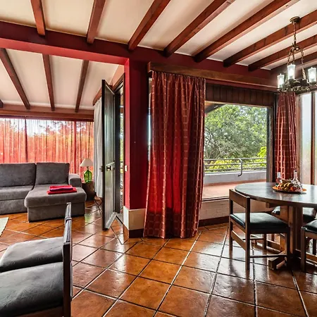 Feriehus Cayenne House Santa Cruz (Madeira)